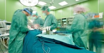 One Surgeon, Two Operations? New Senate Report Condemns ‘Concurrent Surgery’